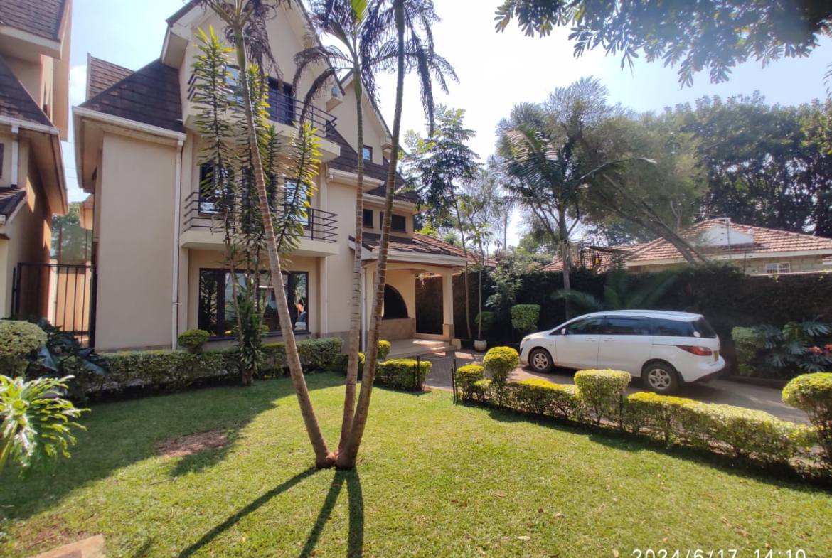 Lavington Spacious 5 Bedroom Townhouse