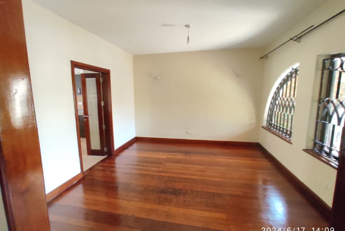 Lavington Spacious 5 Bedroom Townhouse