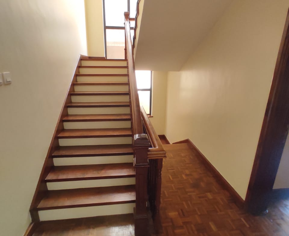 Lavington Spacious 5 Bedroom Townhouse